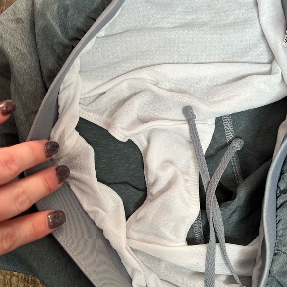 Women’s • Under Armour • Medium - Picture 6 of 6